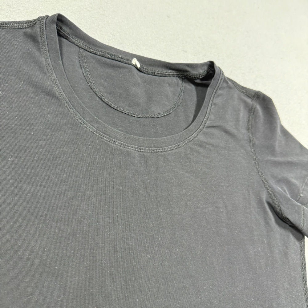 Lululemon Womens Black Short Sleeve Scoop Neck Athletic T-Shirt Slim Fit